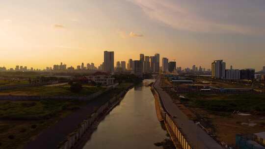 金边柬埔寨城市天际线日落日出黄金时刻空中