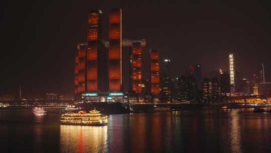 重庆长江畔高楼夜景