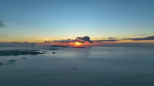 4k航拍大海海平面日出