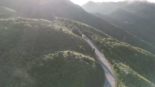 航拍大田顶大山森林云雾缭绕高山公路