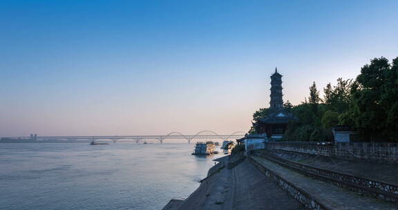 九江市锁江楼及长江大桥在早晨的延时