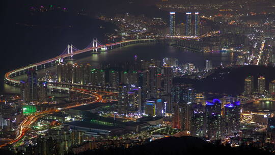 带夜间照明的延时釜山长桥