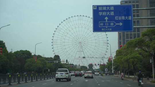 汽车窗外摩天轮风景道路交通城市建筑风光