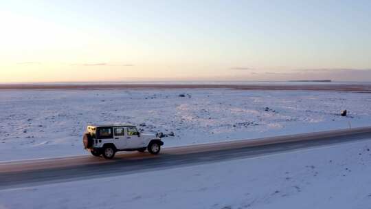 4K冰天雪地新疆公路行驶汽车航拍合集