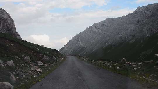 扎尕那草原云雾山峰公路