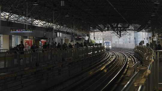 上海地铁轨道交通运输铁路火车行驶