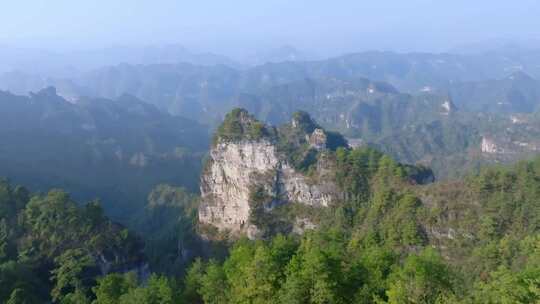 航拍大自然山林间的巍峨山峰俯瞰4k素材