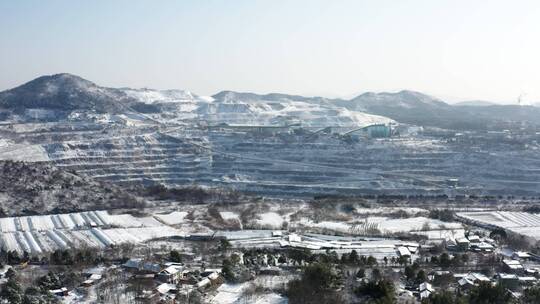 安徽省马鞍山市高采铁矿场冬季雪景航拍