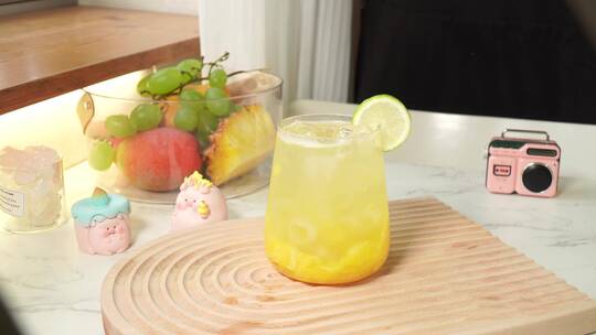 菠萝气泡水水果饮料健康饮品视频素材模板下载