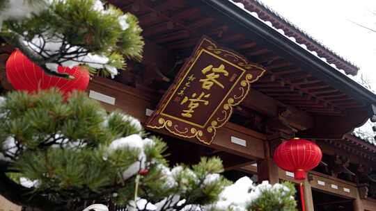 杭州径山寺中式古建筑寺庙雪景