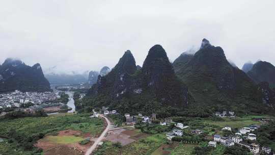 桂林山水烟雨漓江兴坪古镇航拍风光4K