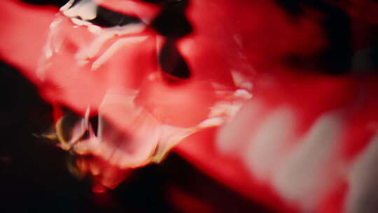 钻石在精华液中的倒影美妆素材