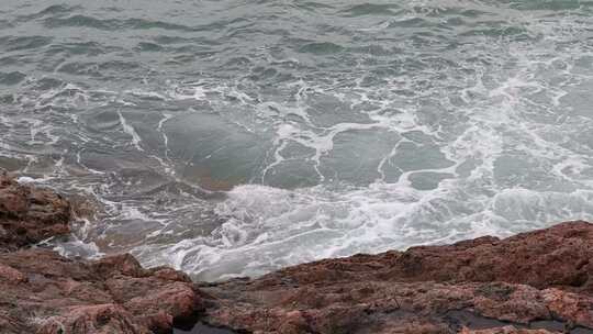 深圳海岸线-大梅沙礁石风起浪涌