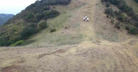 4K昆明谷堆山登山航拍04