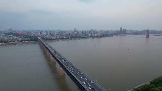 中国湖北省武汉市武汉长江大桥航拍风光
