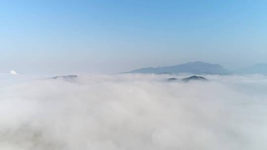 山顶的云海景观