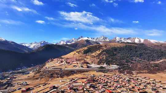 航拍四川甘孜扎西持林寺庙雪山风光