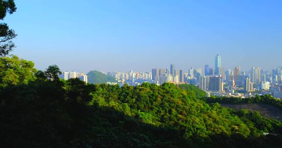 广州白云山自然山林与珠江新城CBD城市全景