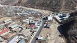 航拍山间蜿蜒公路高清在线视频素材下载