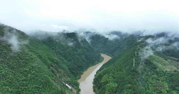 开化县雨后云雾缭绕的群山