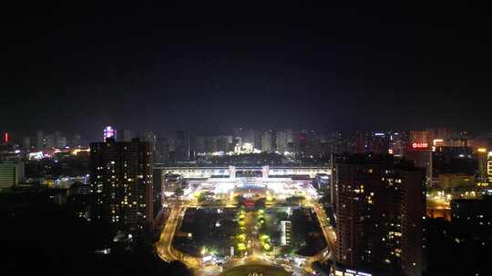 俯瞰视角下灯火通明的火车站夜景九江站夜景