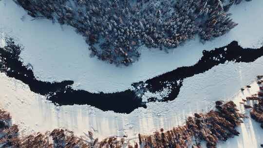 冬季喀纳斯雪山河流树林新疆喀纳斯湖阿勒泰