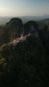 山顶美丽的老虎洞庙的无人机视频
