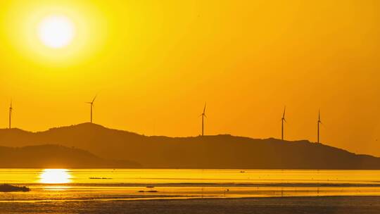 海中小岛 落日 风力发电旁的落日延时摄影