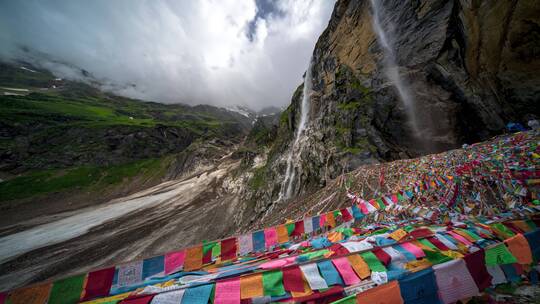 藏区雨崩村神瀑视频素材模板下载