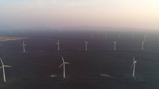 中国西部吐鲁番风力发电场