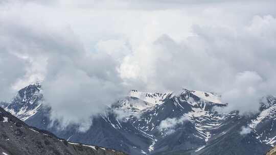 清晨云海日出云层山顶山林山峰云雾缭绕风景