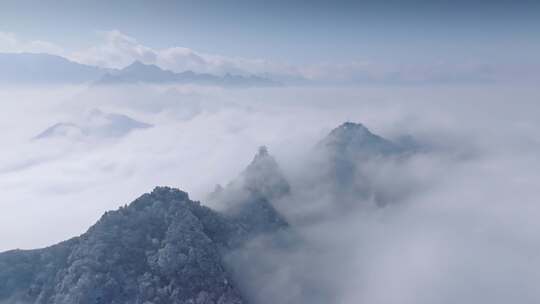 航拍雪后云海上雾中山顶寺庙秦岭南五台