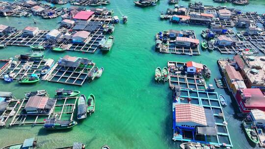 4k海南陵水疍家鱼排玻璃海海湾玻璃海航拍