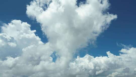 天空蓝天白云流动航拍仰拍视角视频素材模板下载