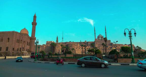 开罗市内广场车流