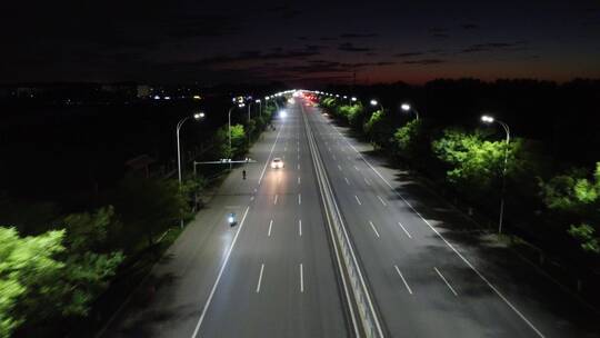 航拍跟车夜景汽车城市道路街道公路路灯晚霞