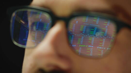 眼镜上的股市图表视频素材模板下载