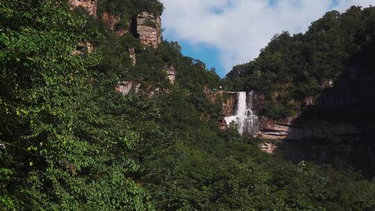 山区瀑布视频云南深山里的大瀑布大叠水