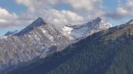 新疆琼库什台草原雪山航拍