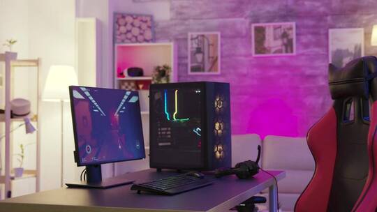 配有电脑和椅子的现代粉色游戏室