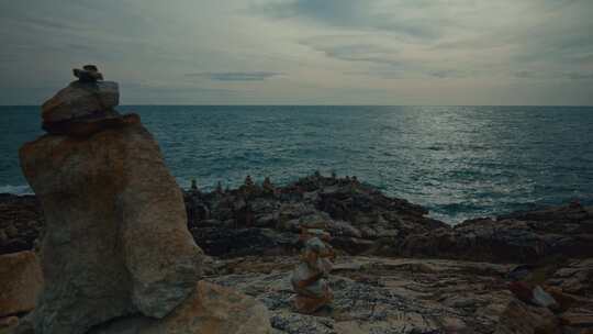 男人，马尾辫，短裤，海岸