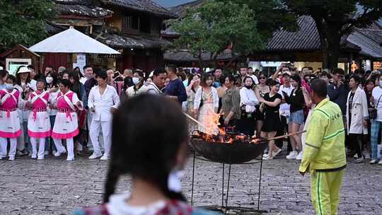 丽江古城篝火晚会