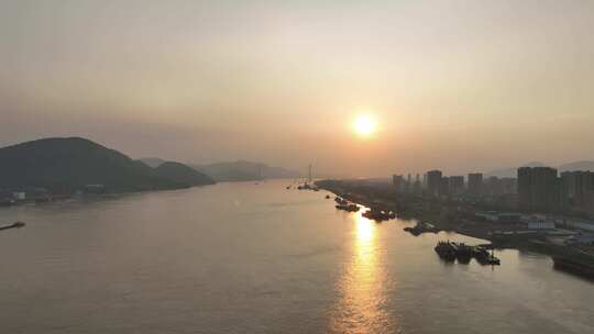 长江日落风光航拍武穴江边风景河流黄昏夕阳