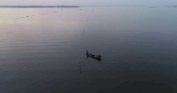 苏州阳澄湖航拍清晨湖面渔船盘旋俯拍大远景