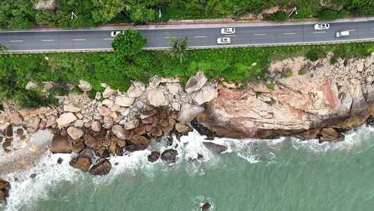 海边唯美公路大海海浪礁石航拍