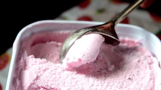 挖冰淇淋球 冰淇淋制作视频素材模板下载