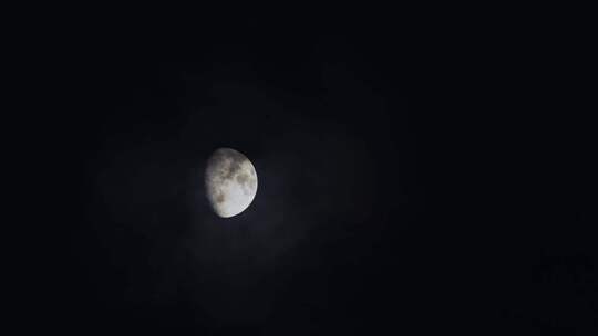 夜晚月亮乌云