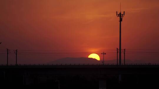 夕阳下的列车