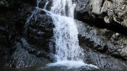 杭州太湖源景区附近农村的小河