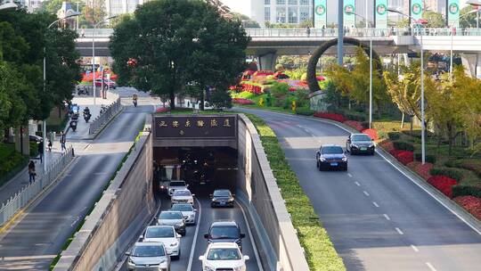 上海延安东路隧道口车流